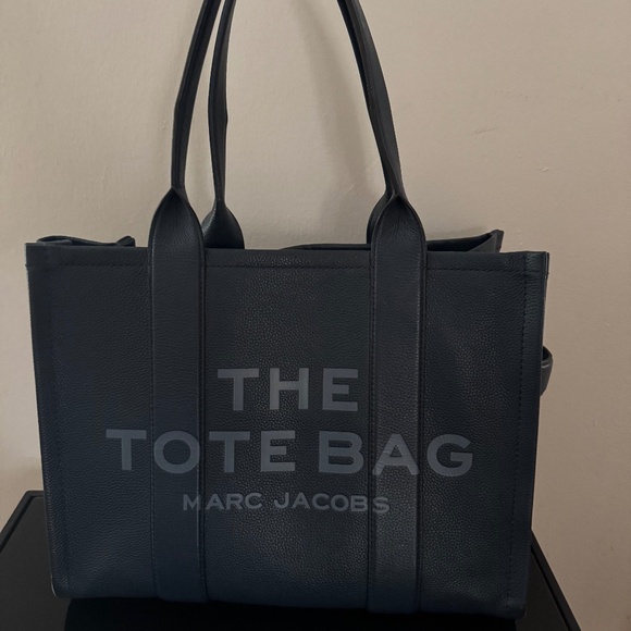 Marc Jacobs THE LEATHER LARGE TOTE BAG - Picture 1 of 6